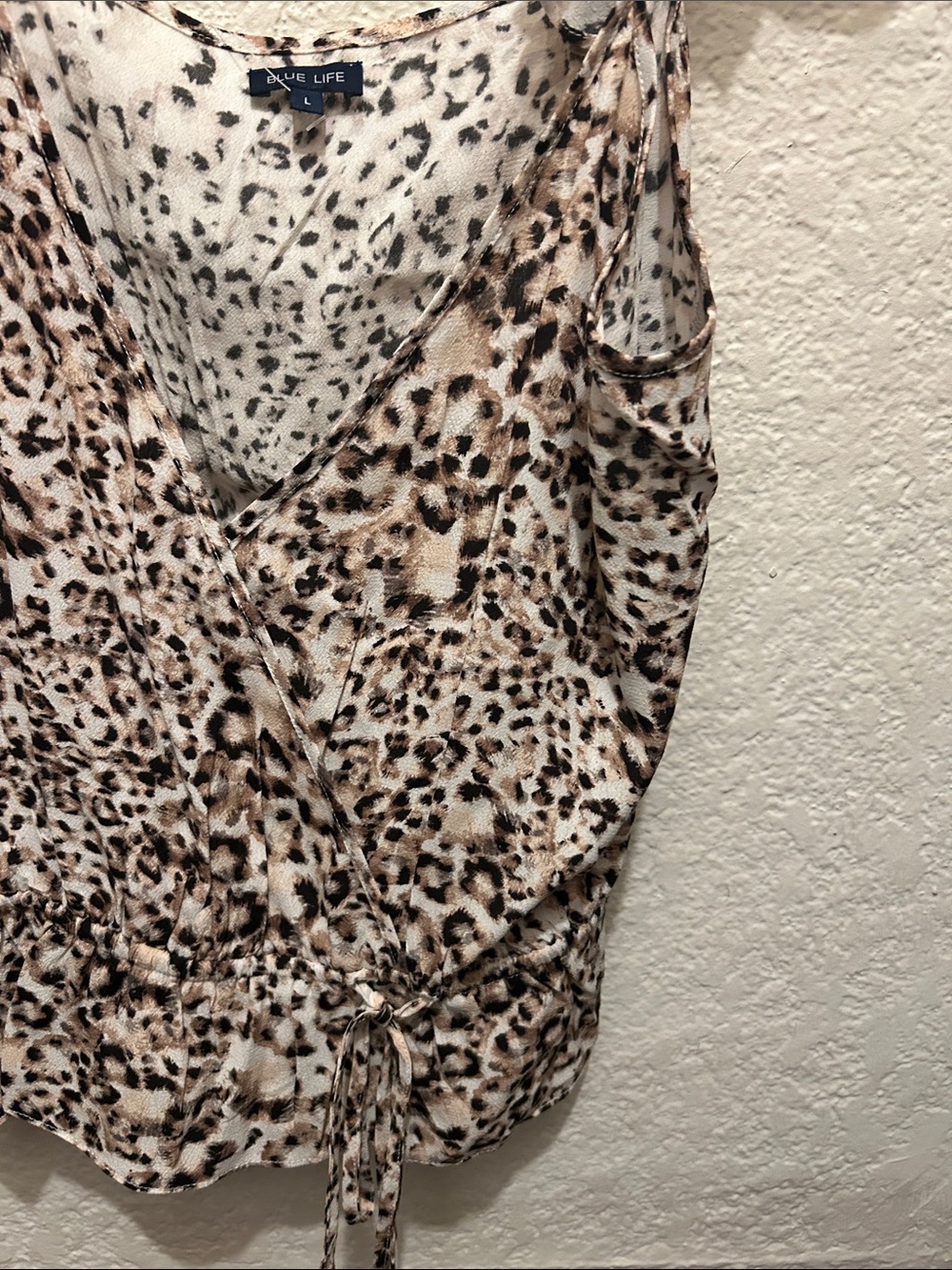 BLUE LIFE NWT Beige & Black Leopard Tie-Shoulder V-Neck Camisole Sz LARGE - Picture 6 of 10